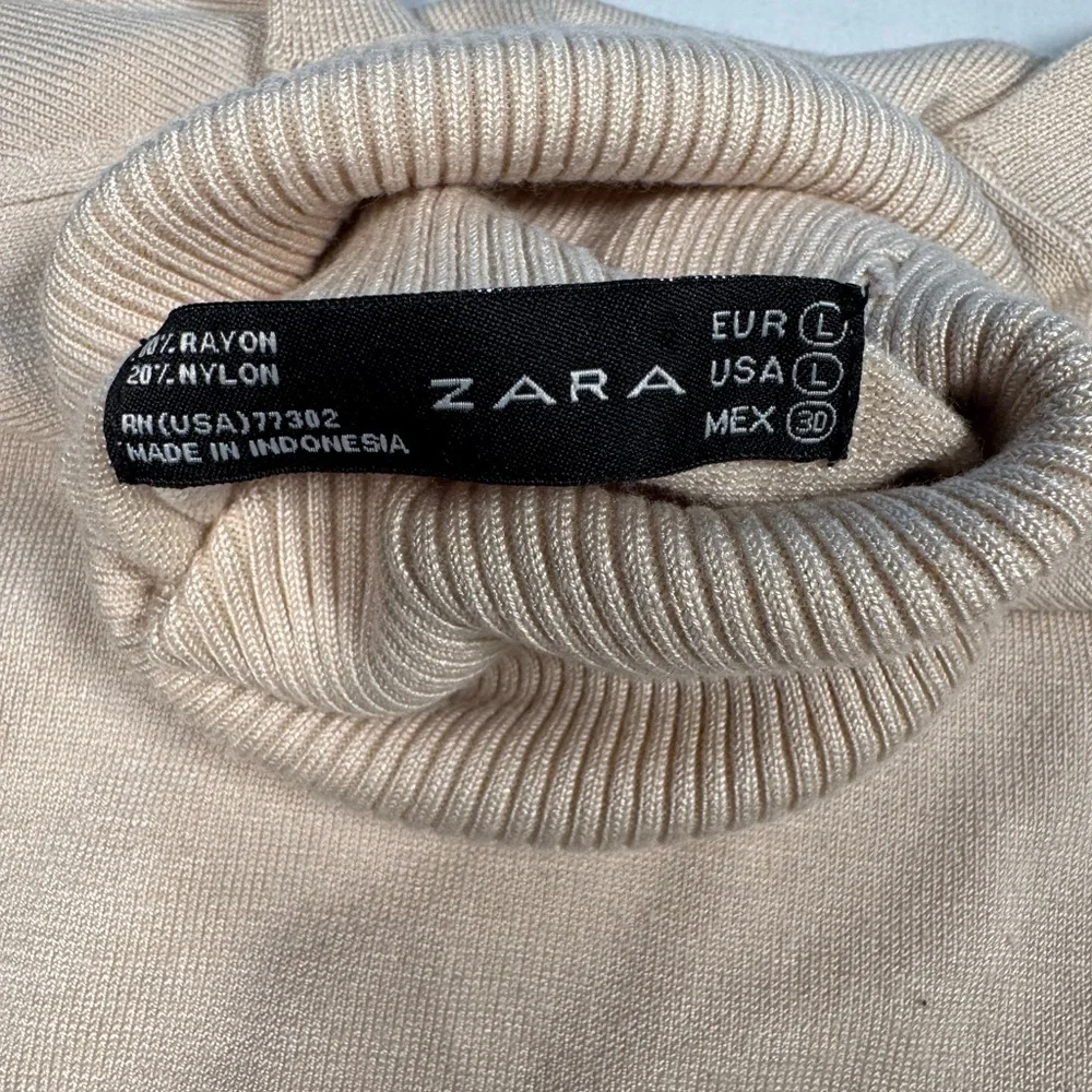 Zara Women's Turtleneck Sweater in Cream - Picture 2 of 3